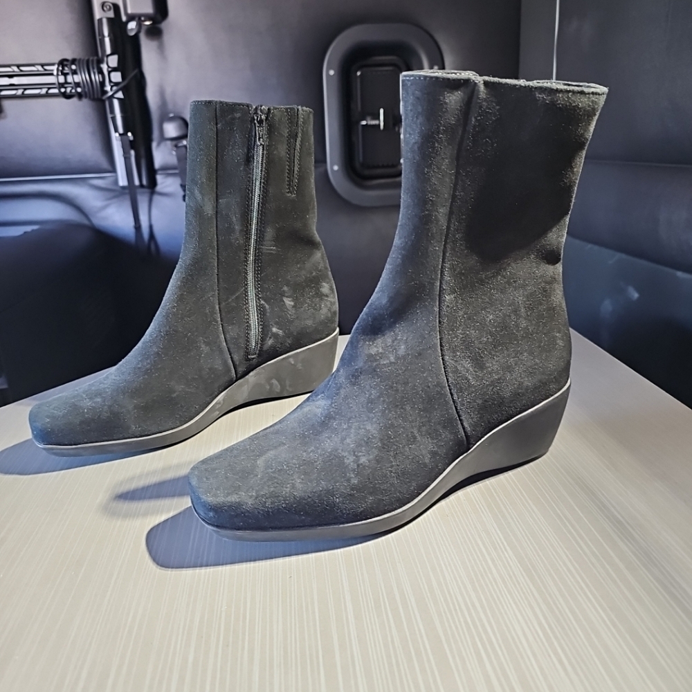 La Canadienne Ellia Waterproof Wedge Bootie Black Size 7 NWOT $575